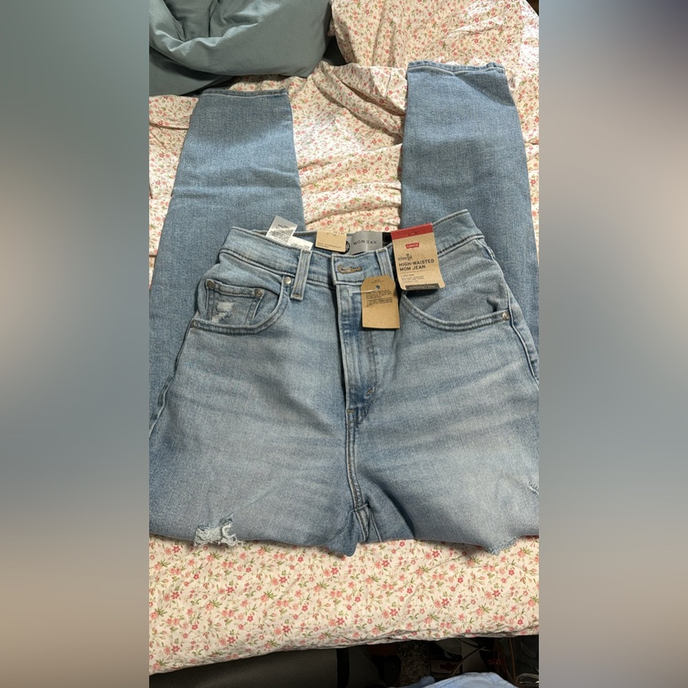 Levis Mom jeans